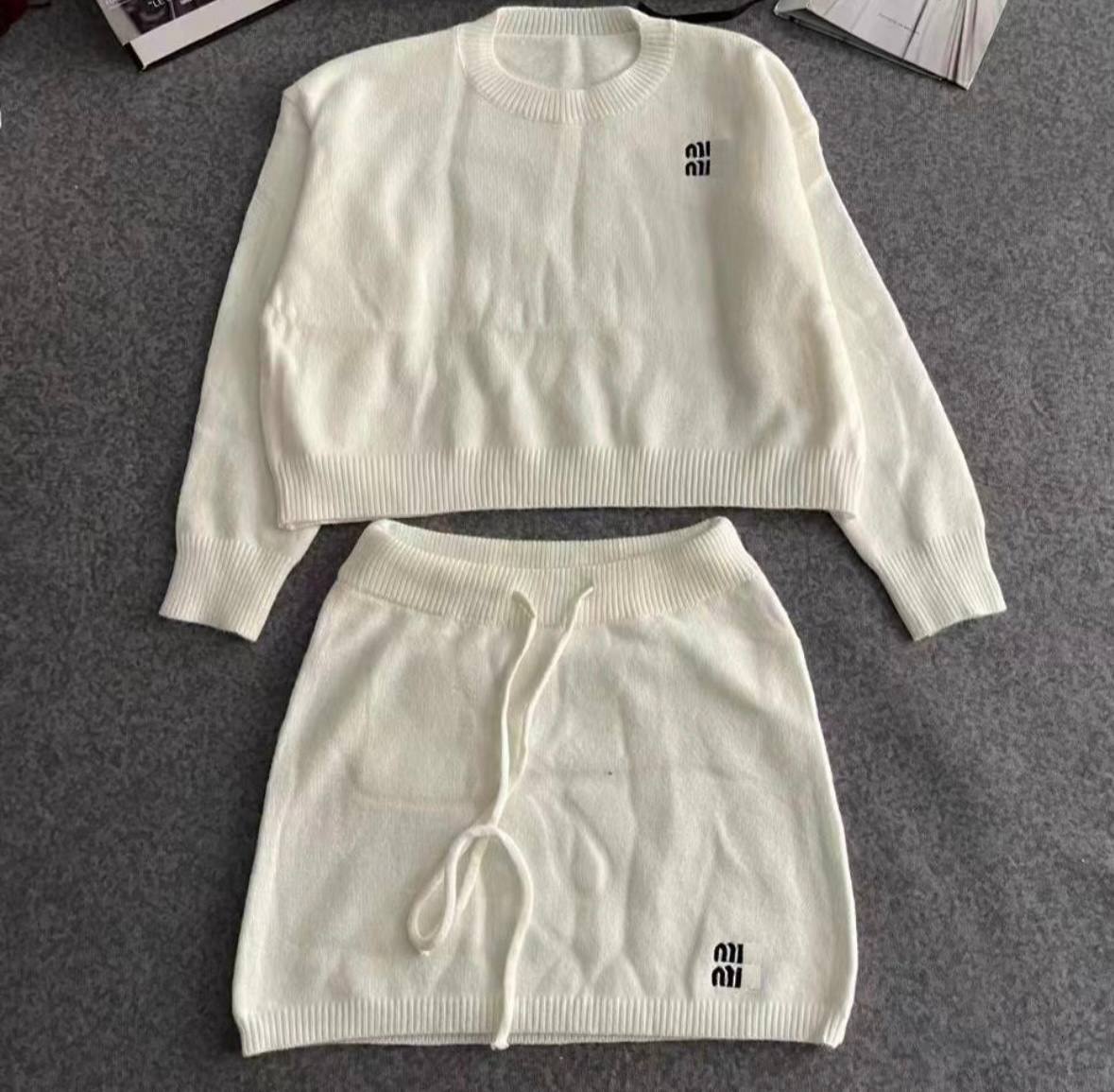 miu miu set (with logo)